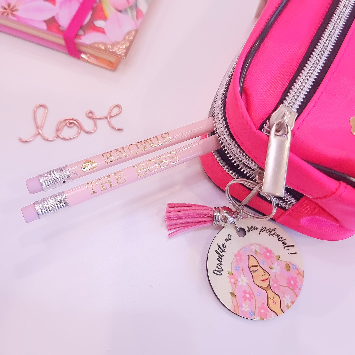 Estojo Pink com chaveiro e lápis personalizado