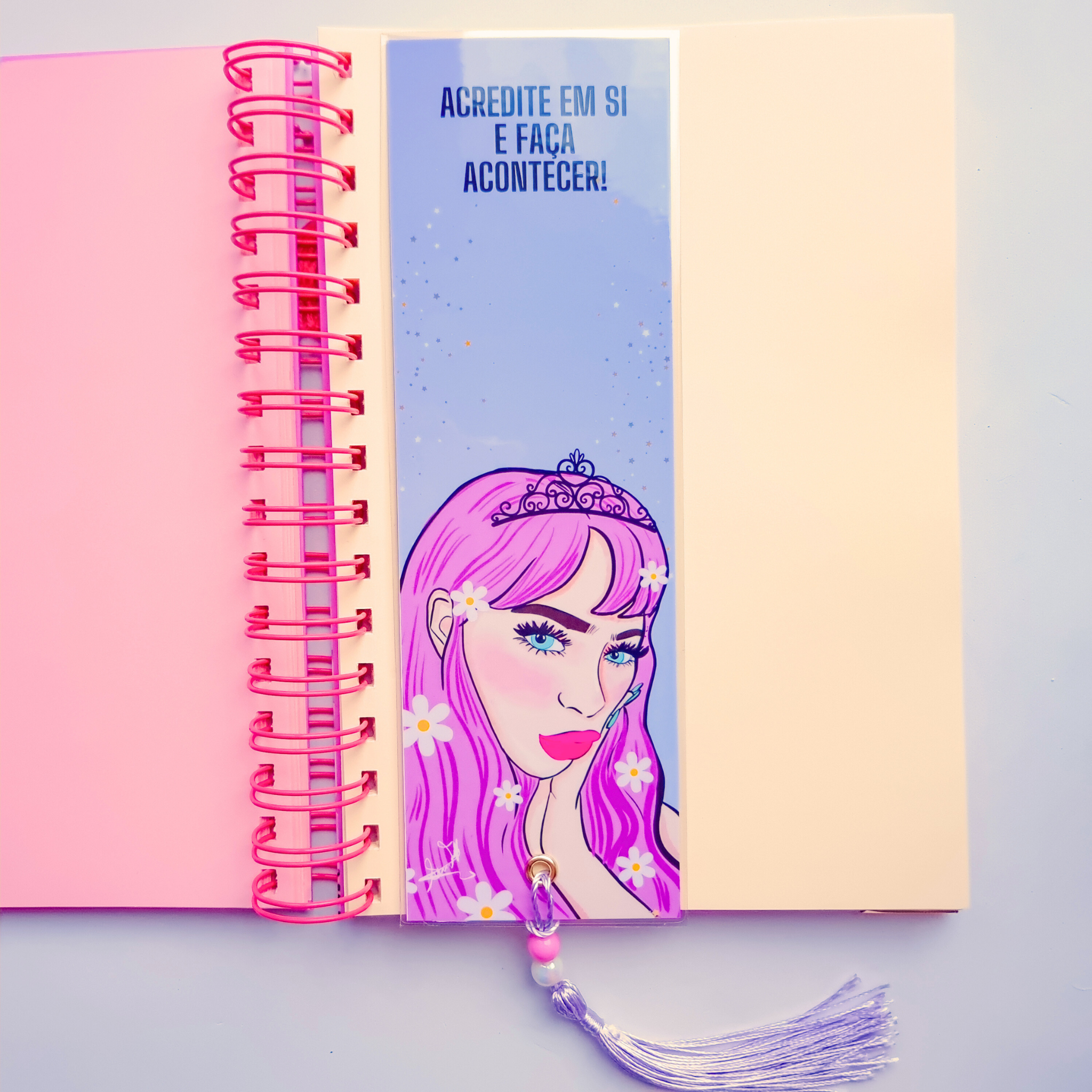 Encanto Rosa, marca-página que adiciona um toque de magia à sua leitura.